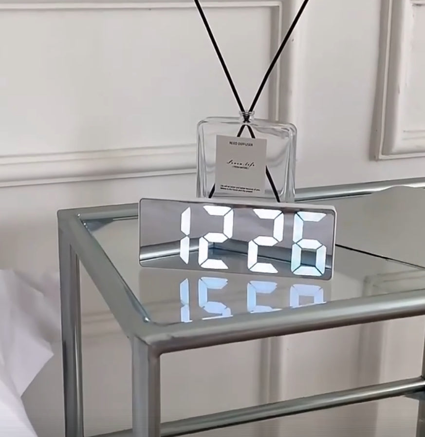 Horloge numérique miroir